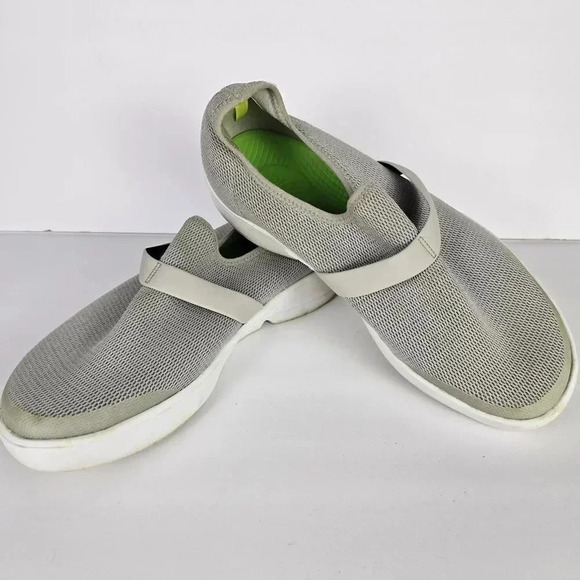 Oofos OOmg eeZee Recovery Low Slip On Shoe Sneaker Gray Women's Size 11 EU 42 - Picture 1 of 11
